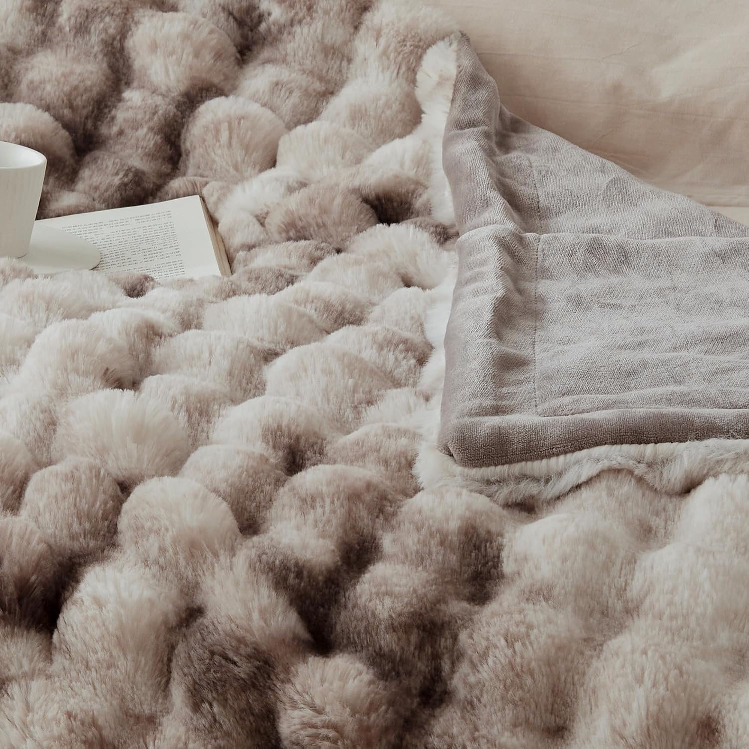 ```text 🐰 Cozy Rabbit Plush Throw Blanket – Soft Flannel Fleece Blanket for Bed, Sofa & Kids' Room 🧸✨ ```